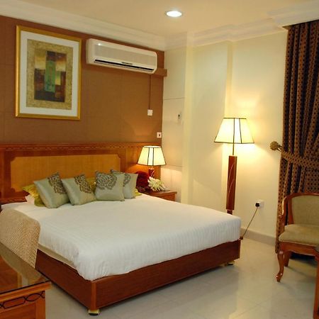 Al Muntazah Plaza Hotel Doha Exteriör bild