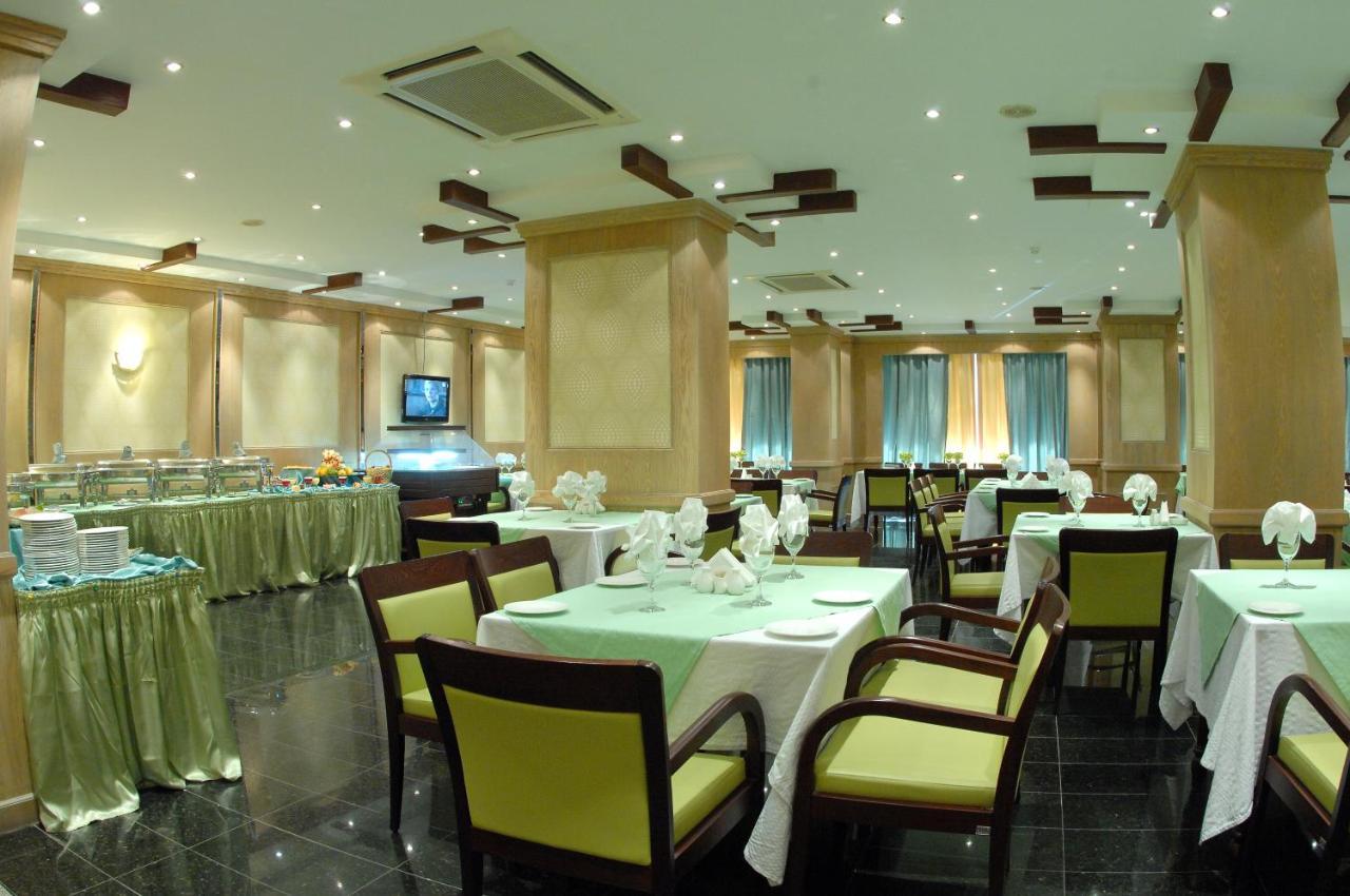 Al Muntazah Plaza Hotel Doha Exteriör bild