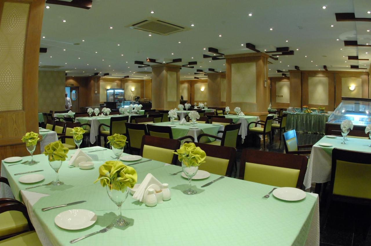 Al Muntazah Plaza Hotel Doha Exteriör bild
