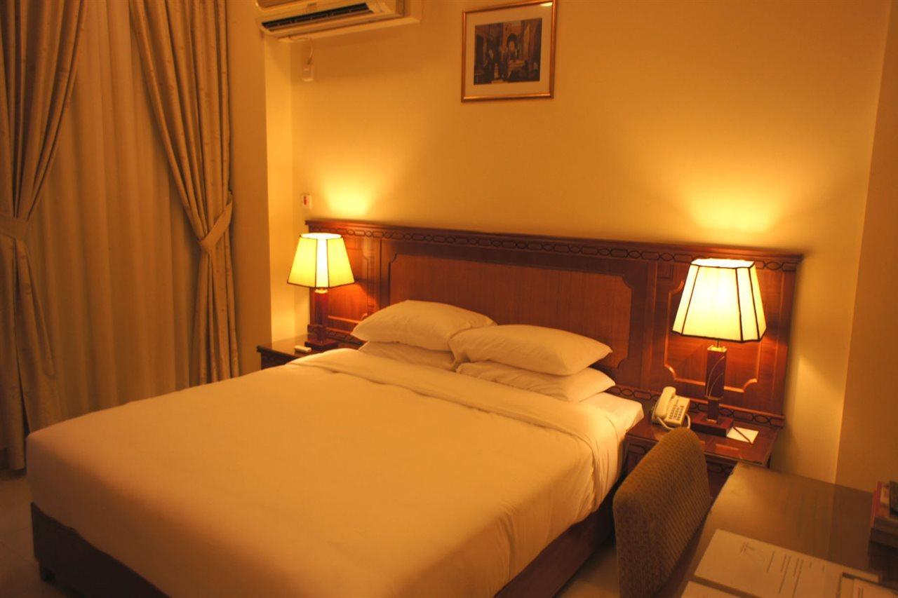Al Muntazah Plaza Hotel Doha Exteriör bild