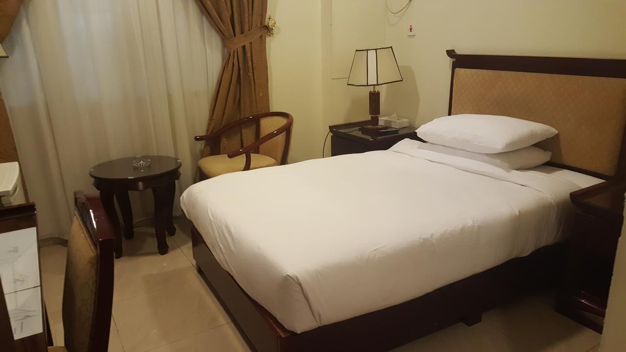 Al Muntazah Plaza Hotel Doha Exteriör bild