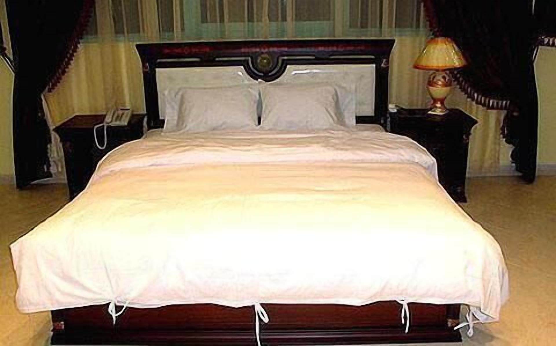 Al Muntazah Plaza Hotel Doha Exteriör bild