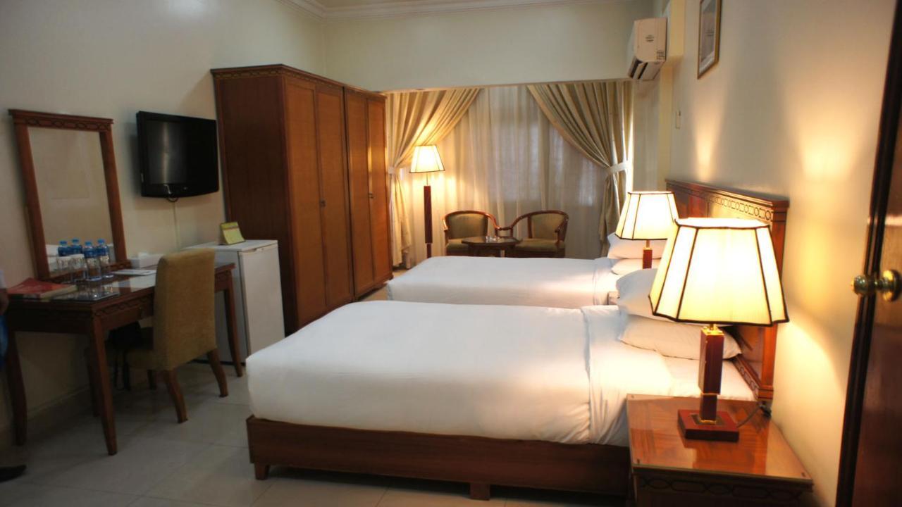 Al Muntazah Plaza Hotel Doha Exteriör bild